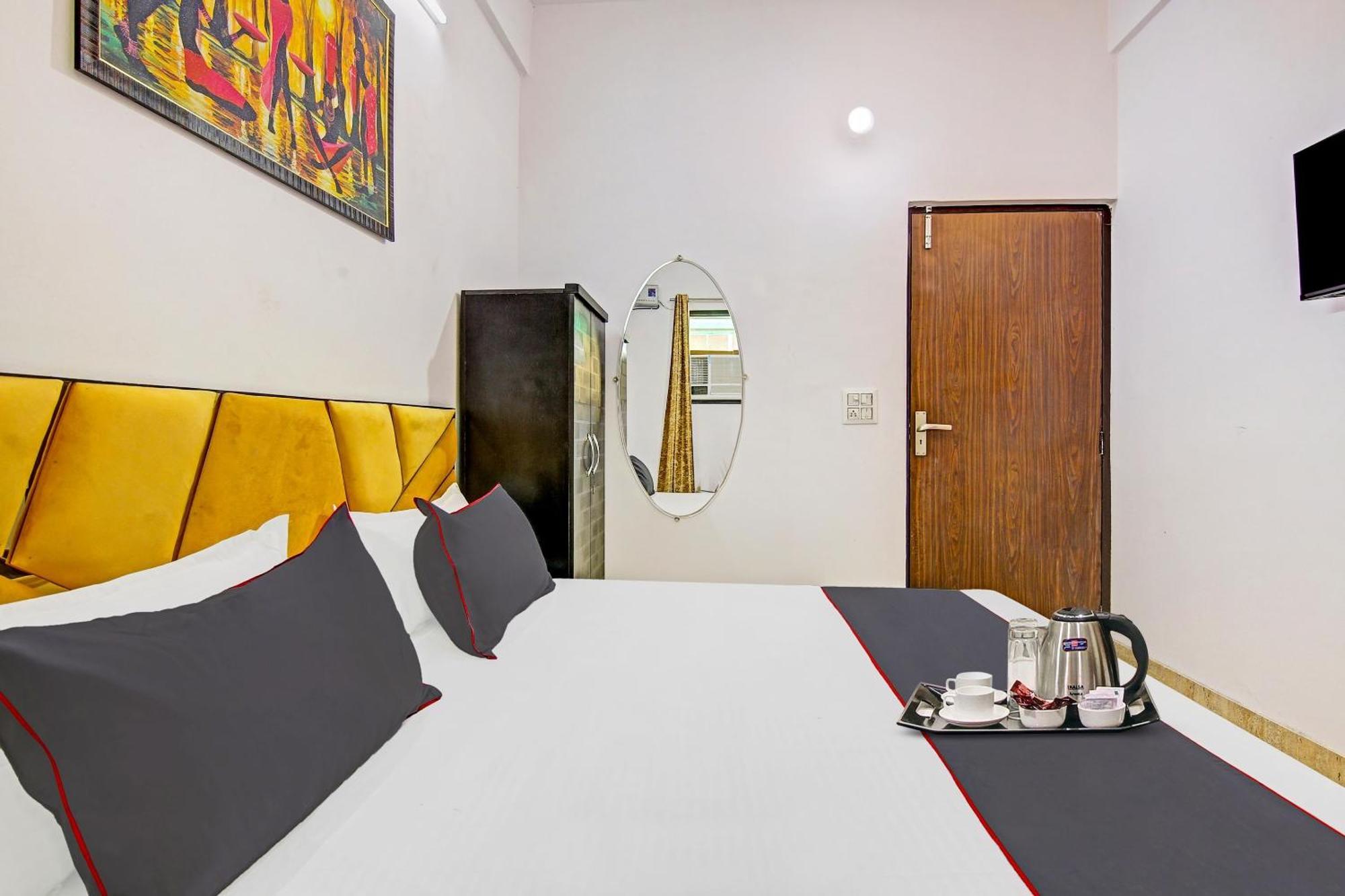 Collection O Decent Nest Near Nawada Metro Station Hotel 3*